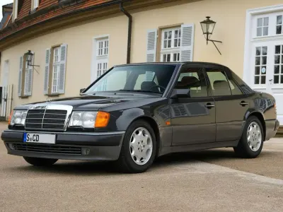 Używany Mercedes E500 326 KM (239 kW) 1991 Czarny Sedan/Limuzyna