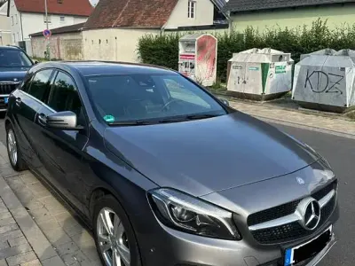 Gebraucht Mercedes A180 Urban 122 PS (89 kW) 2017 Grau Kleinwagen