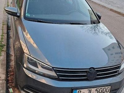 Gebraucht VW Jetta 125 PS (91 kW) 2015 Grau Limousine