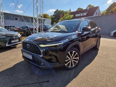 Tiefschwarz Gebraucht 2022 Toyota Corolla Cross Premium SUV | 33.490 € (Etwas zu teuer)