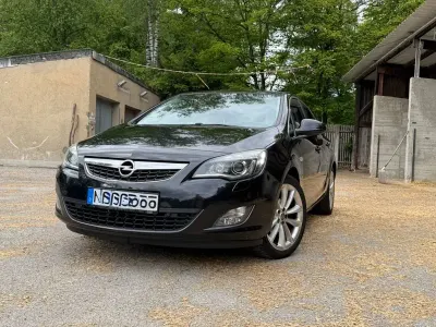 Gebraucht Opel Astra Sport 140 PS (102 kW) 2011 Schwarz Limousine