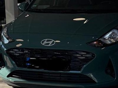 Gebraucht Hyundai i10 63 PS (46 kW) 2024 Grün Kleinwagen