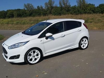 Usata Ford Fiesta ST-Line 95 CV (69 kW) 2016 Bianco Utilitaria
