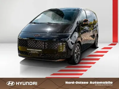 Gebraucht Hyundai Staria Signature 177 PS (130 kW) 2023 Abyss black / mic Van / Kleinbus