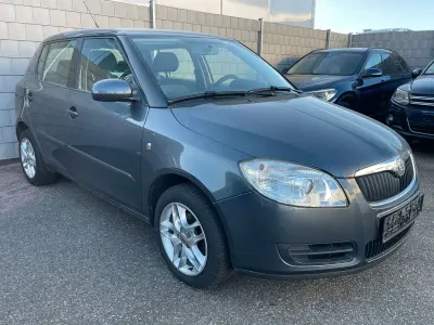 Gebraucht Skoda Fabia Ambiente 80 PS (58 kW) 2009 Grau Limousine