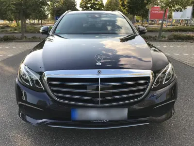 Gebraucht Mercedes E220 194 PS (142 kW) 2019 Blau Kombi