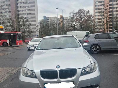 Silber Gebraucht 2005 BMW 318 Limousine | 2.999 € (Fairer Preis)