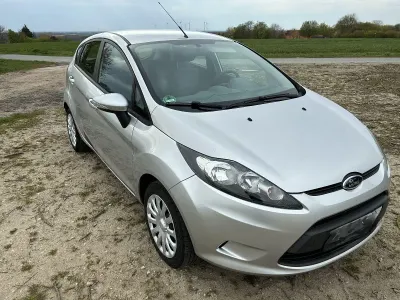 Usata Ford Fiesta Trend 60 CV (44 kW) 2009 Argento Utilitaria