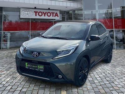 Gebraucht Toyota Aygo Style 72 PS (52 kW) 2023 Cardamon green (6w4)/ black mi Kleinwagen