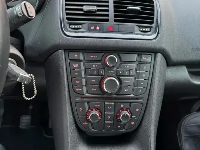 Begagnad Opel Meriva 101 HK (74 kW) 2012 Grå Minibuss