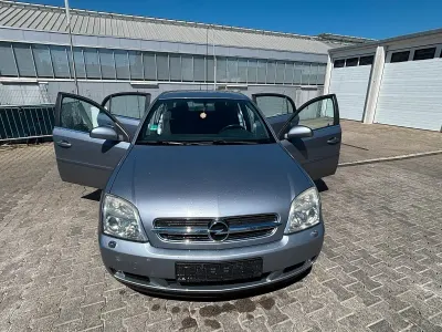 Second-hand Opel Vectra 140 CP (102 kW) 2004 Argintiu Berlinǎ