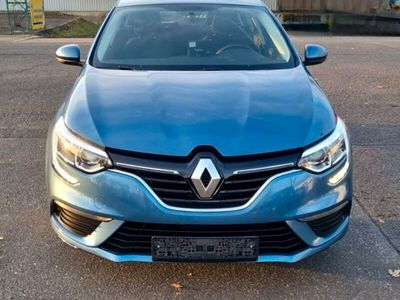 Blau Gebraucht 2017 Renault Mégane IV Life Limousine | 10.200 € (Fairer Preis)