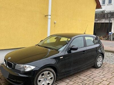Gebraucht BMW 116 122 PS (89 kW) 2011 Schwarz Kleinwagen
