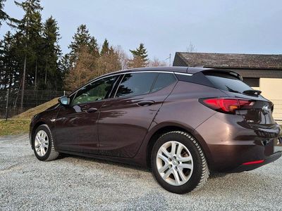 Usata Opel Astra Dynamic 125 CV (91 kW) 2017 Marrone Berlina