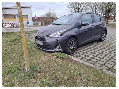 Gebraucht Toyota Yaris 72 PS (52 kW) 2019 Grau Limousine