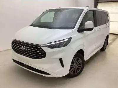 Gebraucht Ford Tourneo Titanium 136 PS (100 kW) 2025 Frostweiß Van / Kleinbus