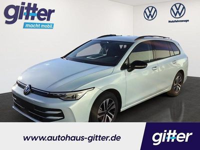 Crystal ice blue metallic Neu 2025 VW Golf VIII Kombi | 40.879 € (Fairer Preis)