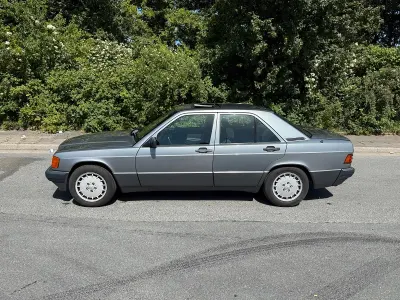 Gebraucht Mercedes 190 102 PS (75 kW) 2026 Limousine