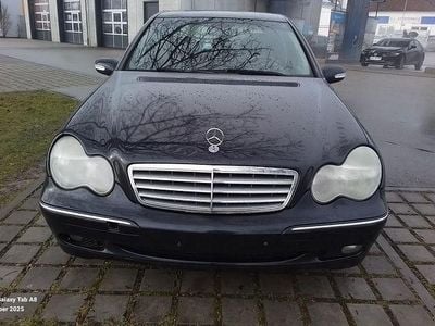 Blau Gebraucht 2003 Mercedes C200 Elegance Limousine | 1.500 € (Etwas zu teuer)