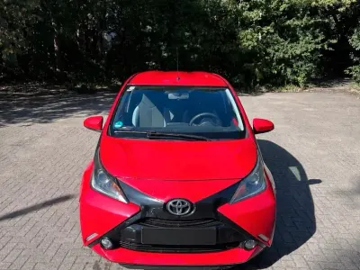 Gebraucht Toyota Aygo X-play 69 PS (50 kW) 2014 Rot Kleinwagen