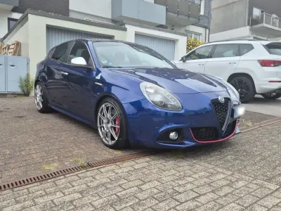 Gebraucht Alfa Romeo Giulietta Quadrifoglio Verde 235 PS (172 kW) 2014 Blau Kleinwagen