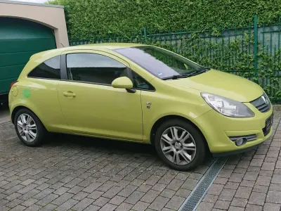 Gebraucht Opel Corsa Edition 87 PS (63 kW) 2010 Grün Kleinwagen