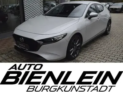 Używany Mazda 3 Center-Line 140 KM (102 kW) 2025 Biały Sedan/Limuzyna