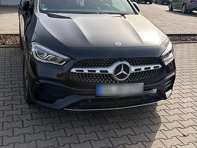 Second-hand Mercedes GLA250 AMG line 224 CP (164 kW) 2020 Negru SUV