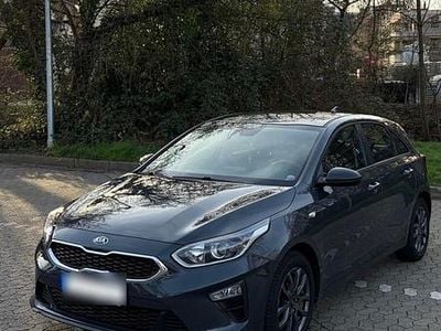 Gebraucht Kia Ceed Vision 99 PS (72 kW) 2018 Grau Kleinwagen