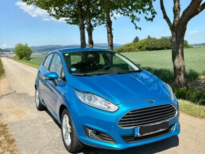 Gebraucht Ford Fiesta Titanium 101 PS (74 kW) 2013 Blau Kleinwagen