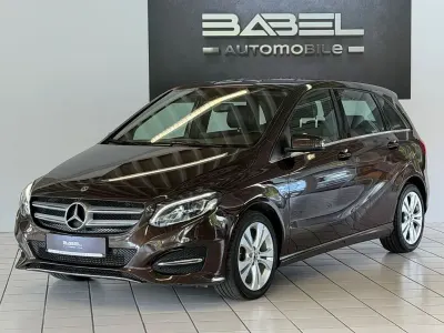 Gebraucht Mercedes B200 136 PS (100 kW) 2017 Braun Van / Kleinbus