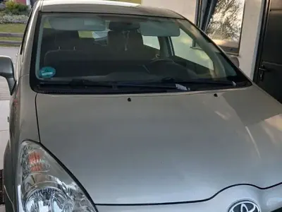 Gebraucht Toyota Corolla Verso Team 129 PS (94 kW) 2009 Silber Van / Kleinbus