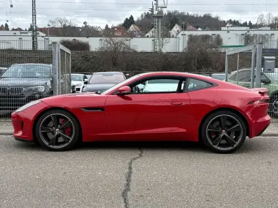 Gebraucht Jaguar F-Type Chequered Flag 300 PS (220 kW) 2019 Rot Coupé