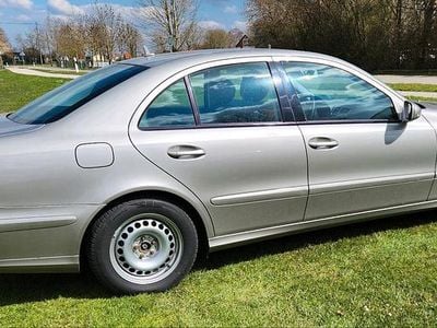 Gebraucht Mercedes E200 136 PS (100 kW) 2007 Silber Limousine