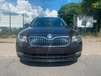 Gebraucht Skoda Superb Active 125 PS (91 kW) 2014 Braun Kombi