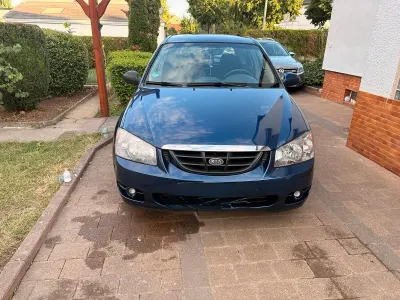 Gebraucht Kia Cerato 105 PS (77 kW) 2006 Blau Limousine