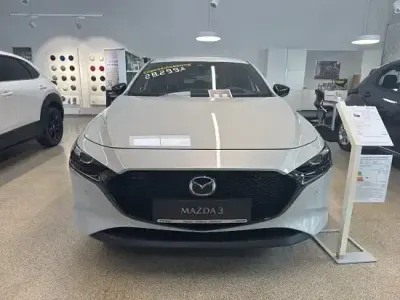 Neu Mazda 3 Nagisa 186 PS (136 kW) 2025 Grau Limousine