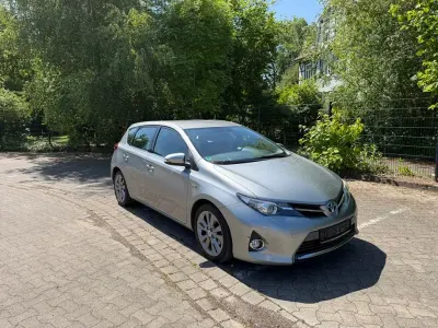 Gebraucht Toyota Auris Hybrid 99 PS (72 kW) 2013 Grau Limousine