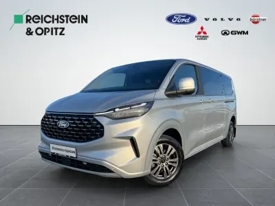 Gebraucht Ford Tourneo Titanium 136 PS (100 kW) 2025 Silber Van / Kleinbus