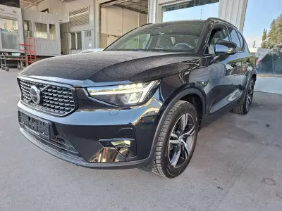 Gebraucht Volvo XC40 Plus 197 PS (144 kW) 2023 Onyx black / metallic SUV