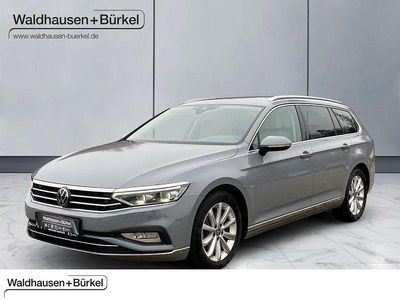 Silber Gebraucht 2022 VW Passat Elegance Kombi | 27.590 € (Teuer)