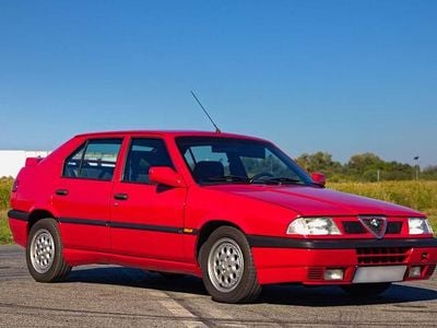 Begagnad Alfa Romeo 33 Quadrifoglio Verde 132 HK (97 kW) 1991 Röd Sedan