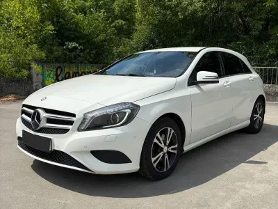 Gebraucht Mercedes A180 122 PS (89 kW) 2015 Weiß Kleinwagen
