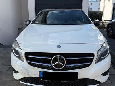 Second-hand Mercedes A200 Urban 136 CP (100 kW) 2015 Alb Berlinǎ
