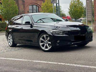 Gebraucht BMW 320 Sport Line 184 PS (135 kW) 2015 Schwarz Kombi