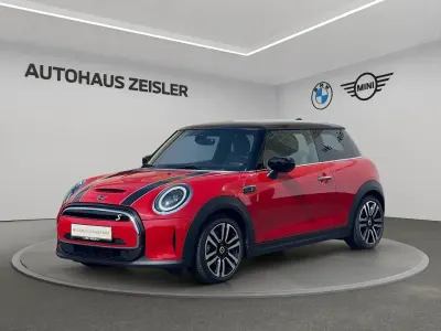 Gebraucht Mini Cooper SE Hatch 135 kW (184 PS) 2023 Chili red Kleinwagen