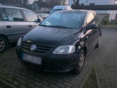Gebraucht VW Fox 60 PS (44 kW) 2011 Schwarz Kleinwagen