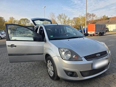 Gebraucht Ford Fiesta 80 PS (58 kW) 2007 Silber Kleinwagen