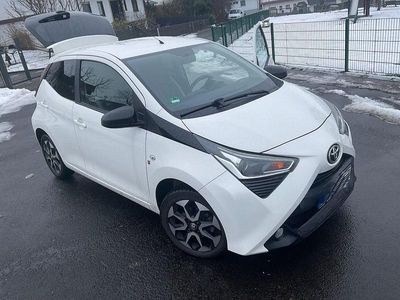 Weiß Gebraucht 2018 Toyota Aygo Team Kleinwagen | 9.600 € (Fairer Preis)