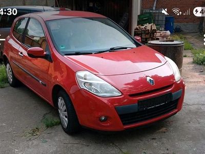 Gebraucht Renault Clio II 75 PS (55 kW) 2011 Rot Kleinwagen